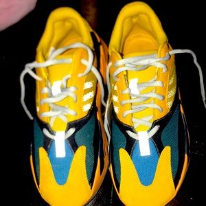 Yeezys size 9 I’m men only worn 1 time